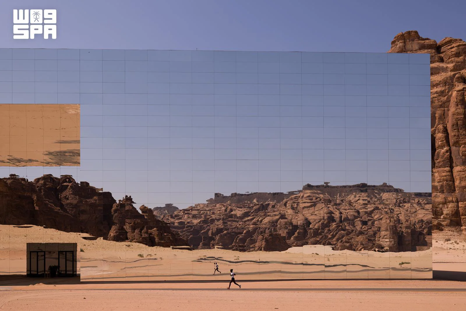 صورة من الألبوم