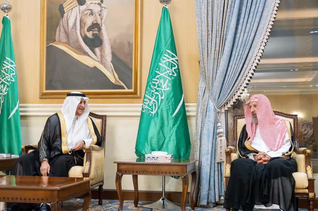 أمير تبوك يستقبل الشيخ الشثري مهنئاً بعودته من رحلته العلاجية - صورة 2