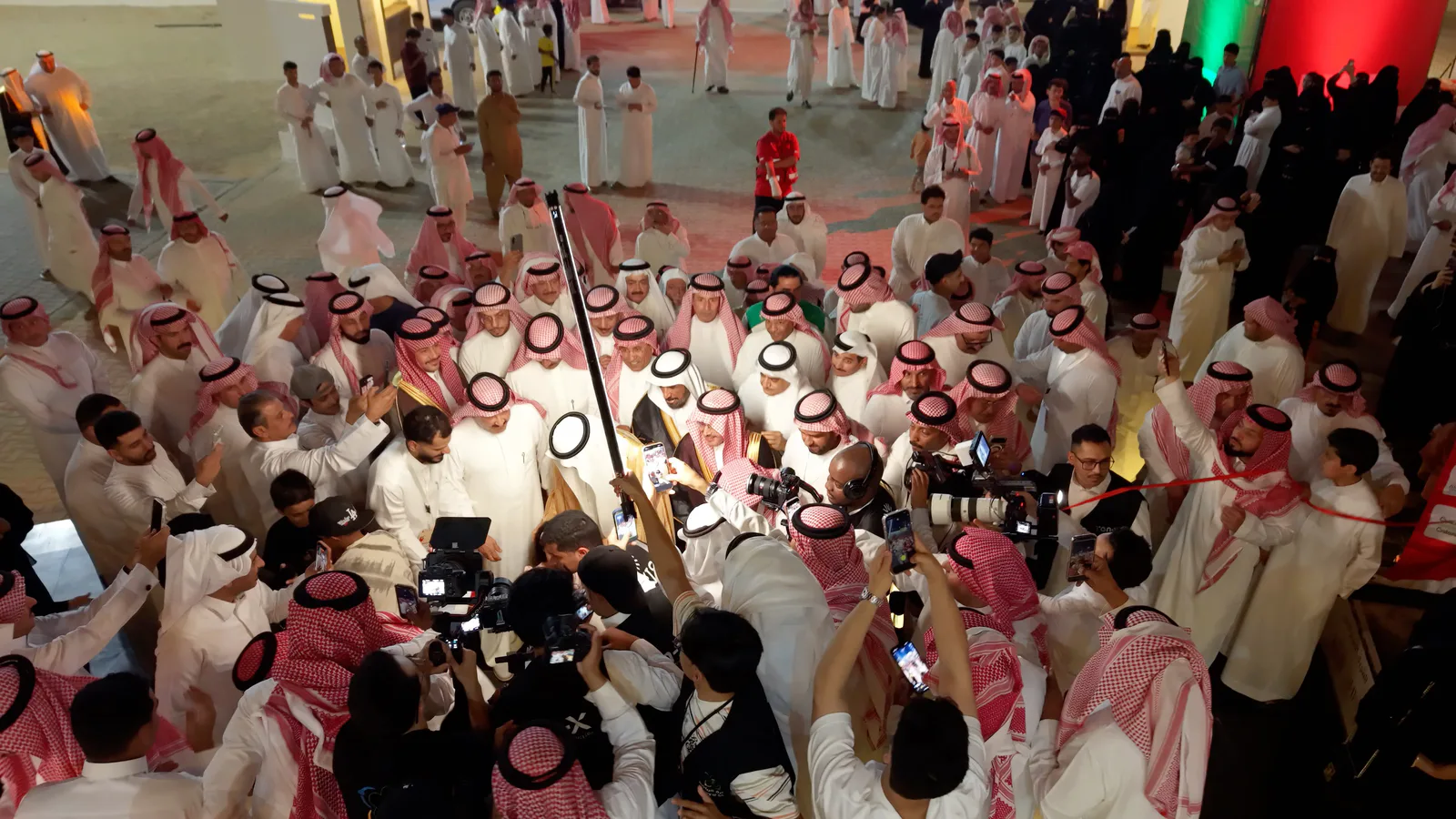صورة من الألبوم