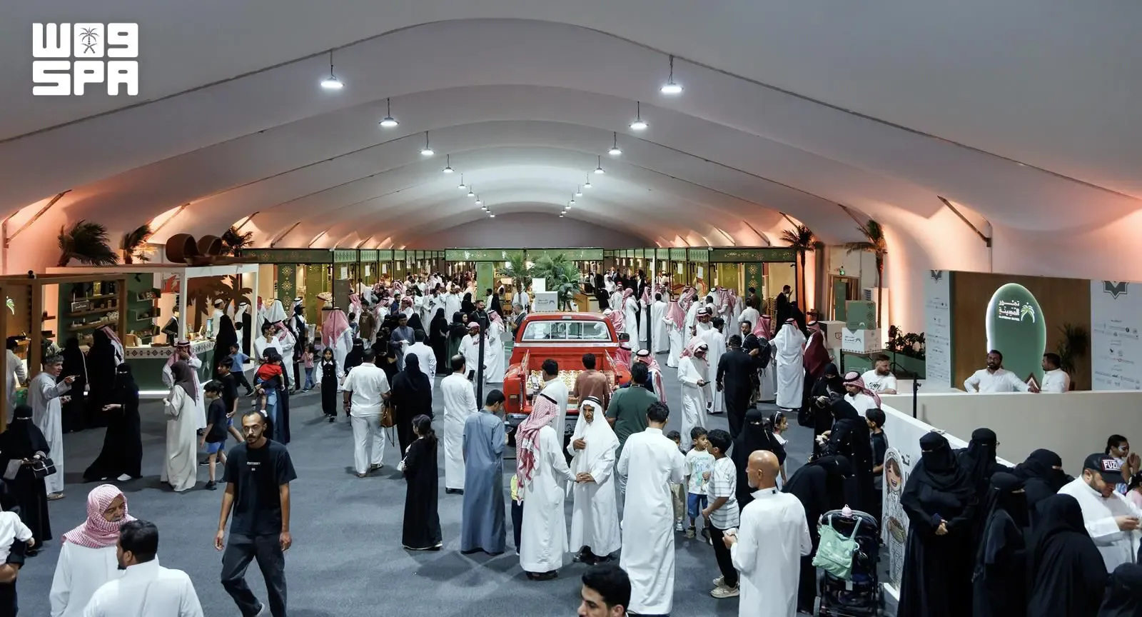 صورة من الألبوم