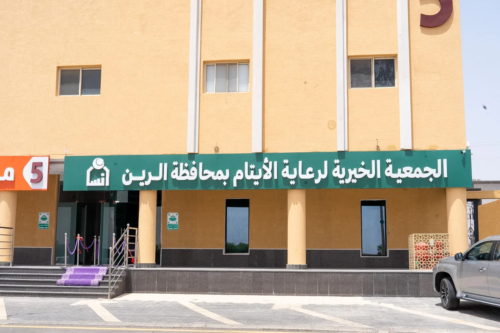صورة من الألبوم