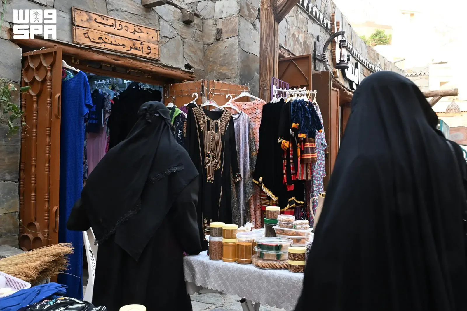 صورة من الألبوم