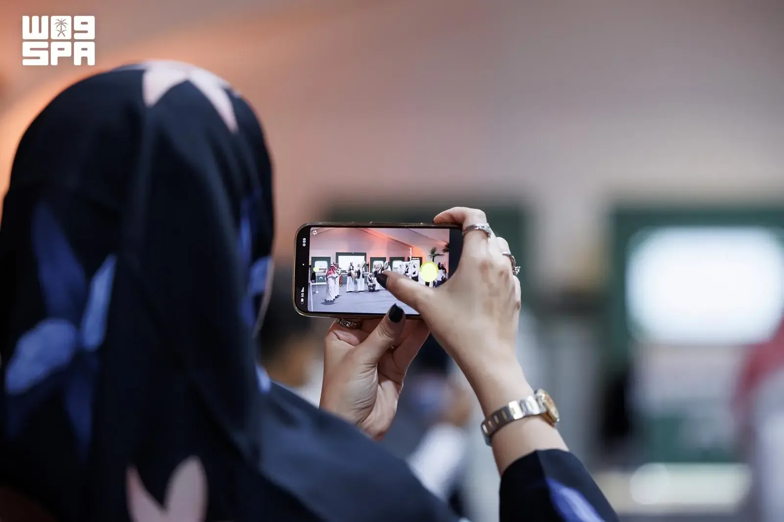 صورة من الألبوم