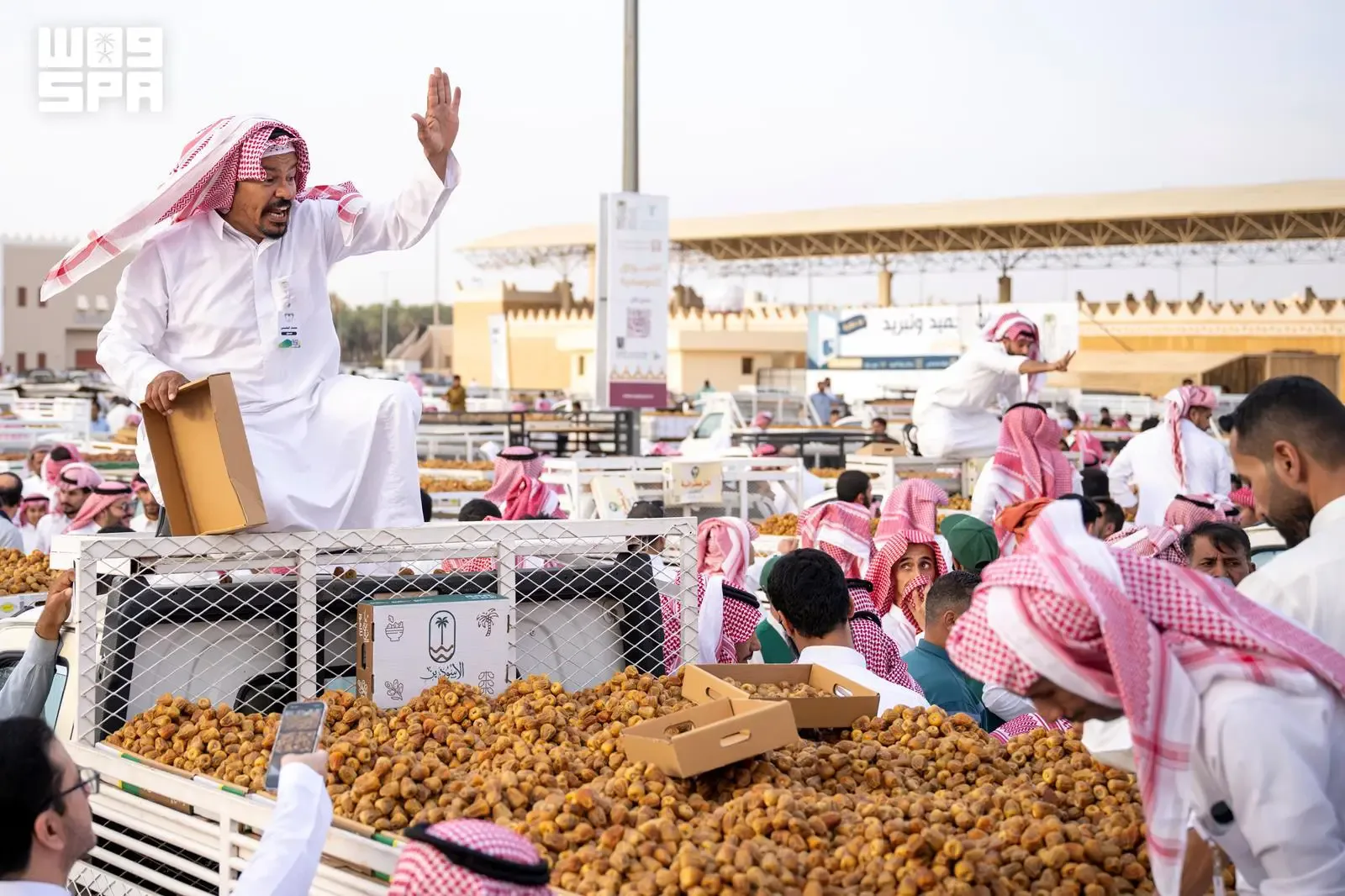صورة من الألبوم