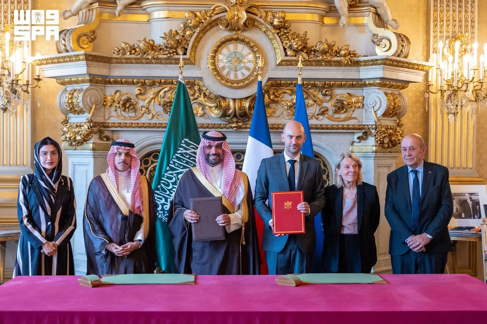 صورة من الألبوم