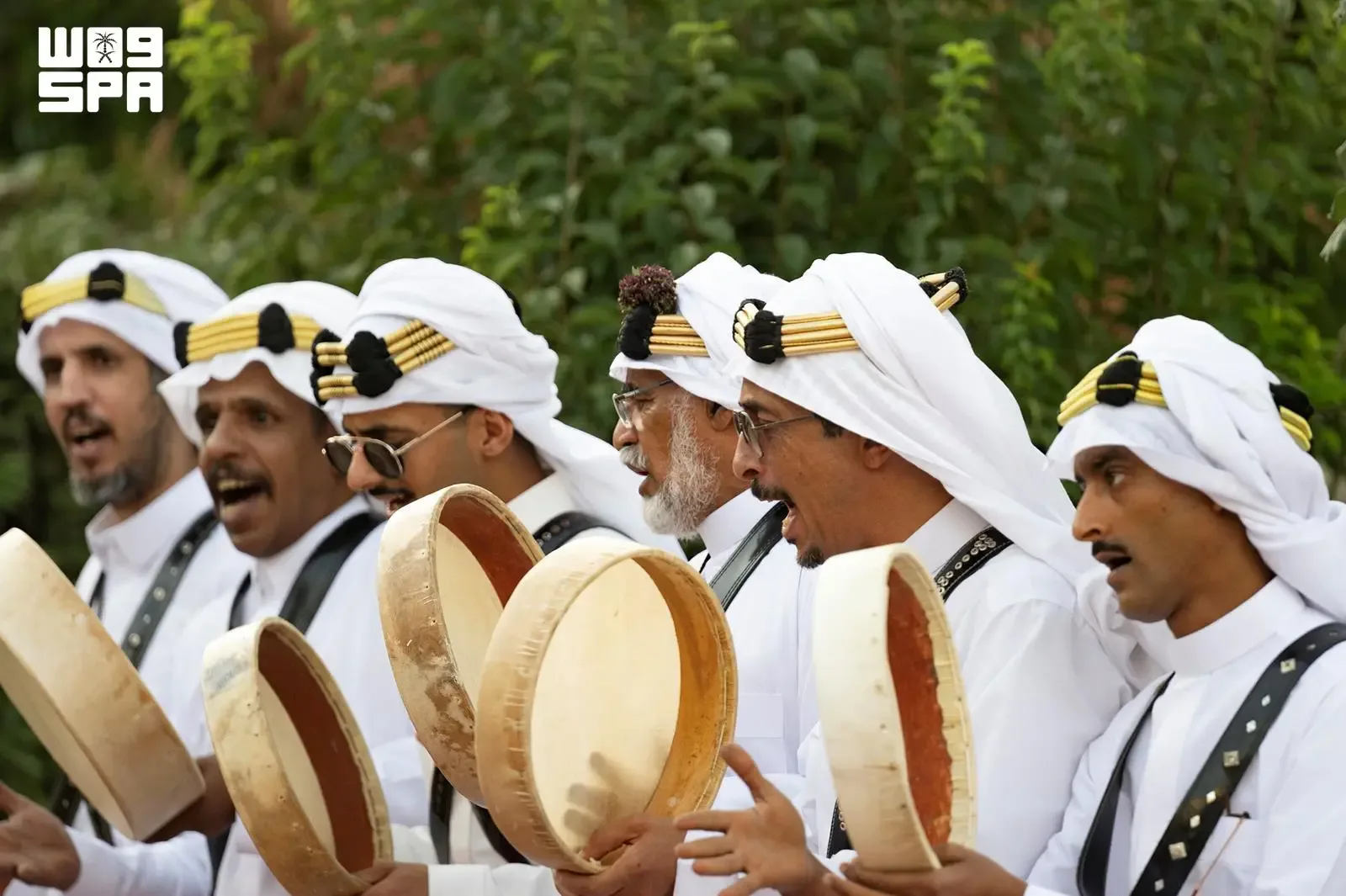 صورة من الألبوم