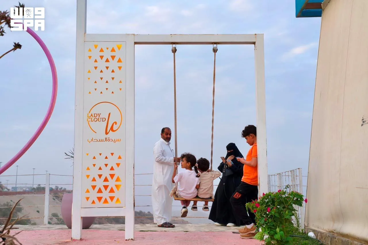 صورة من الألبوم