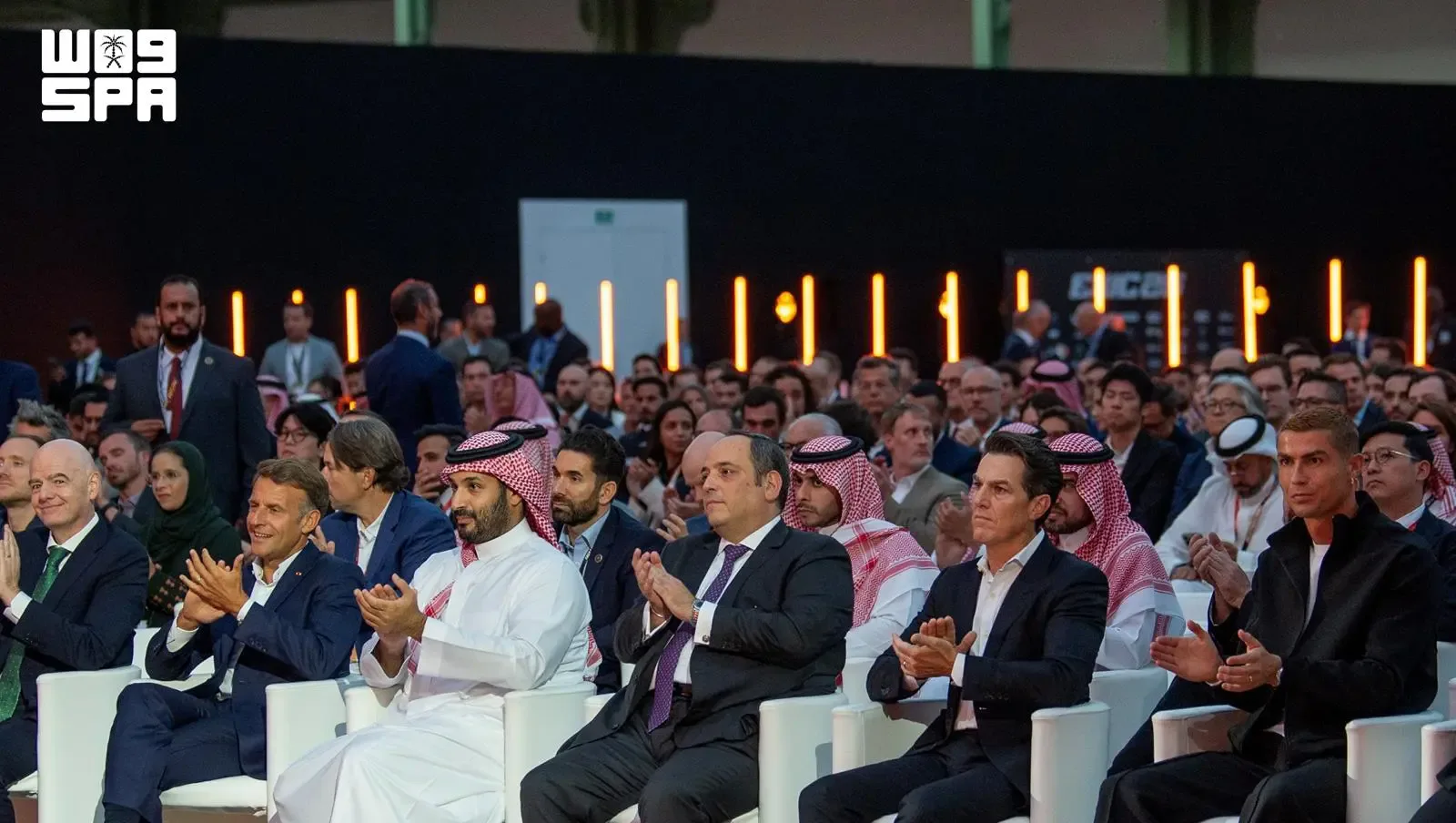 صورة من الألبوم