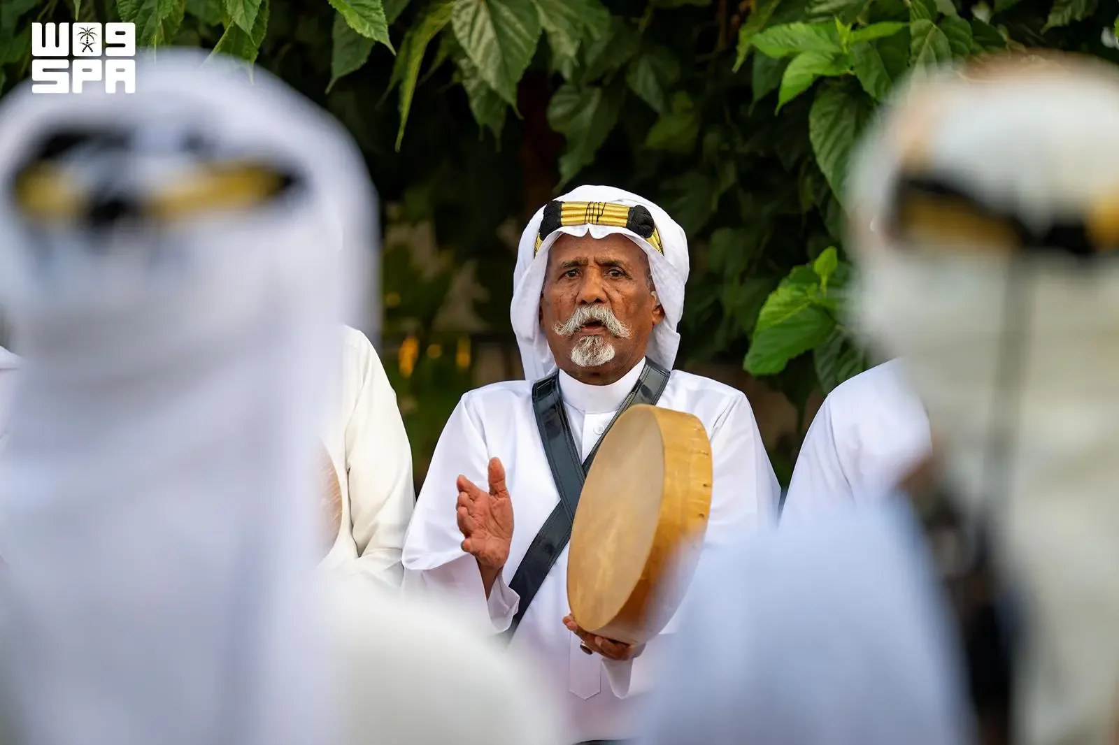 صورة من الألبوم