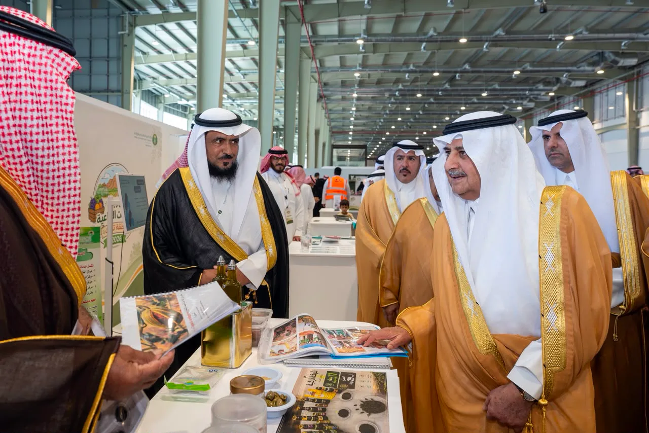 أمير تبوك يدشّن مهرجان المنتجات الزراعية 2026 بمشاركة واسعة من المزارعين - صورة 2