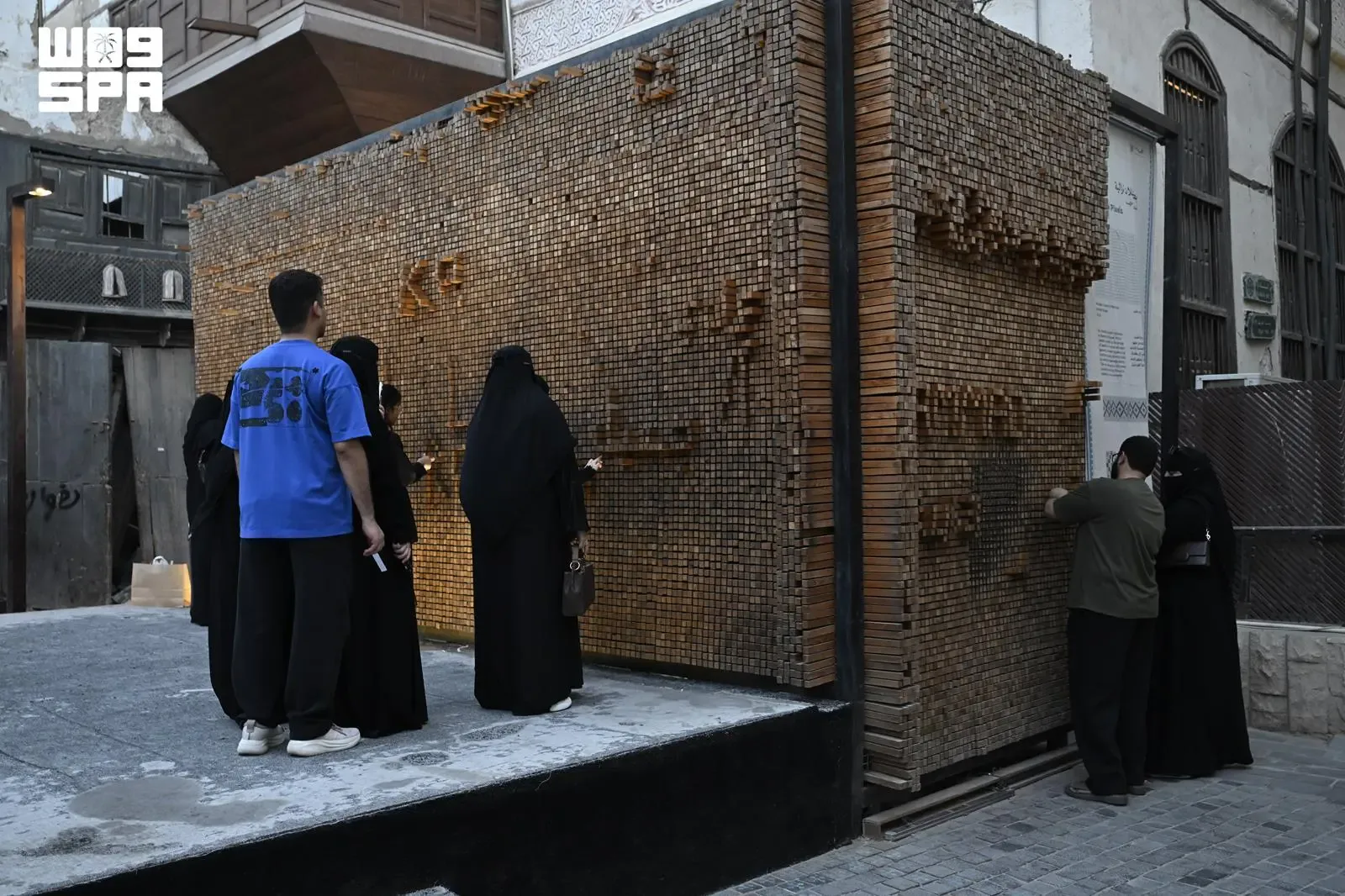 صورة من الألبوم