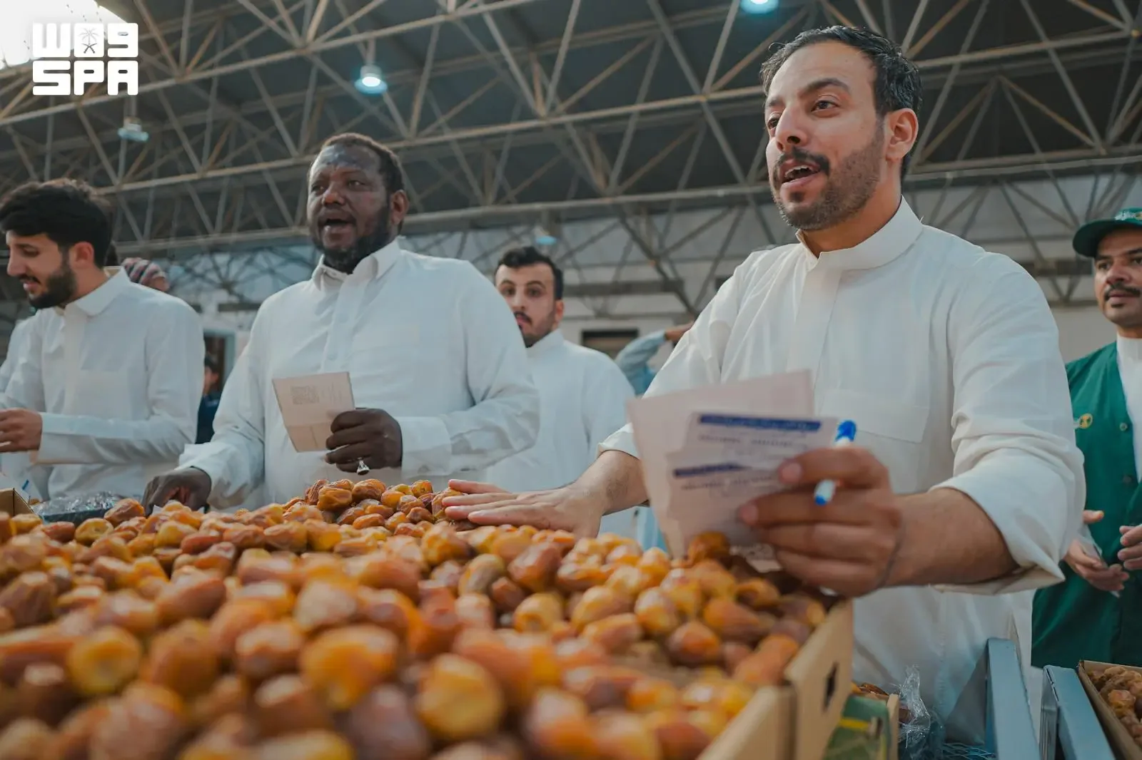 صورة من الألبوم