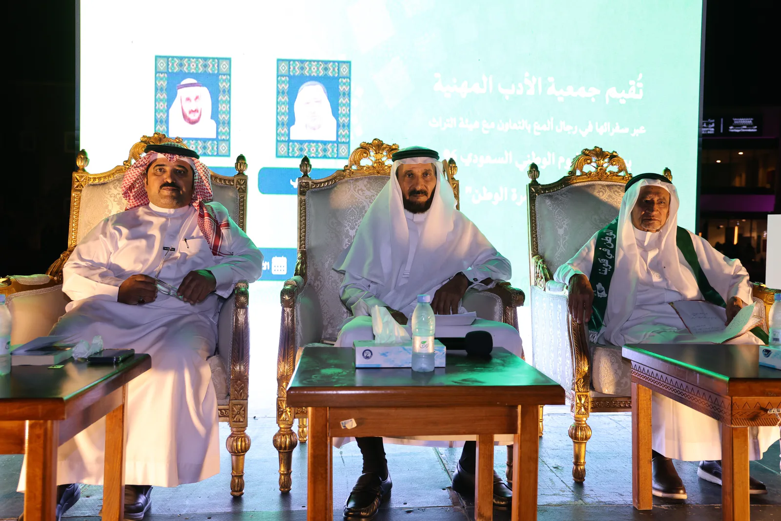 صورة من الألبوم