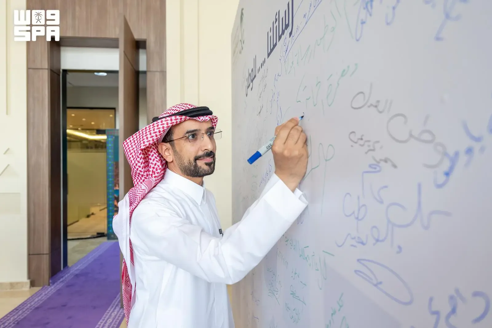 صورة من الألبوم