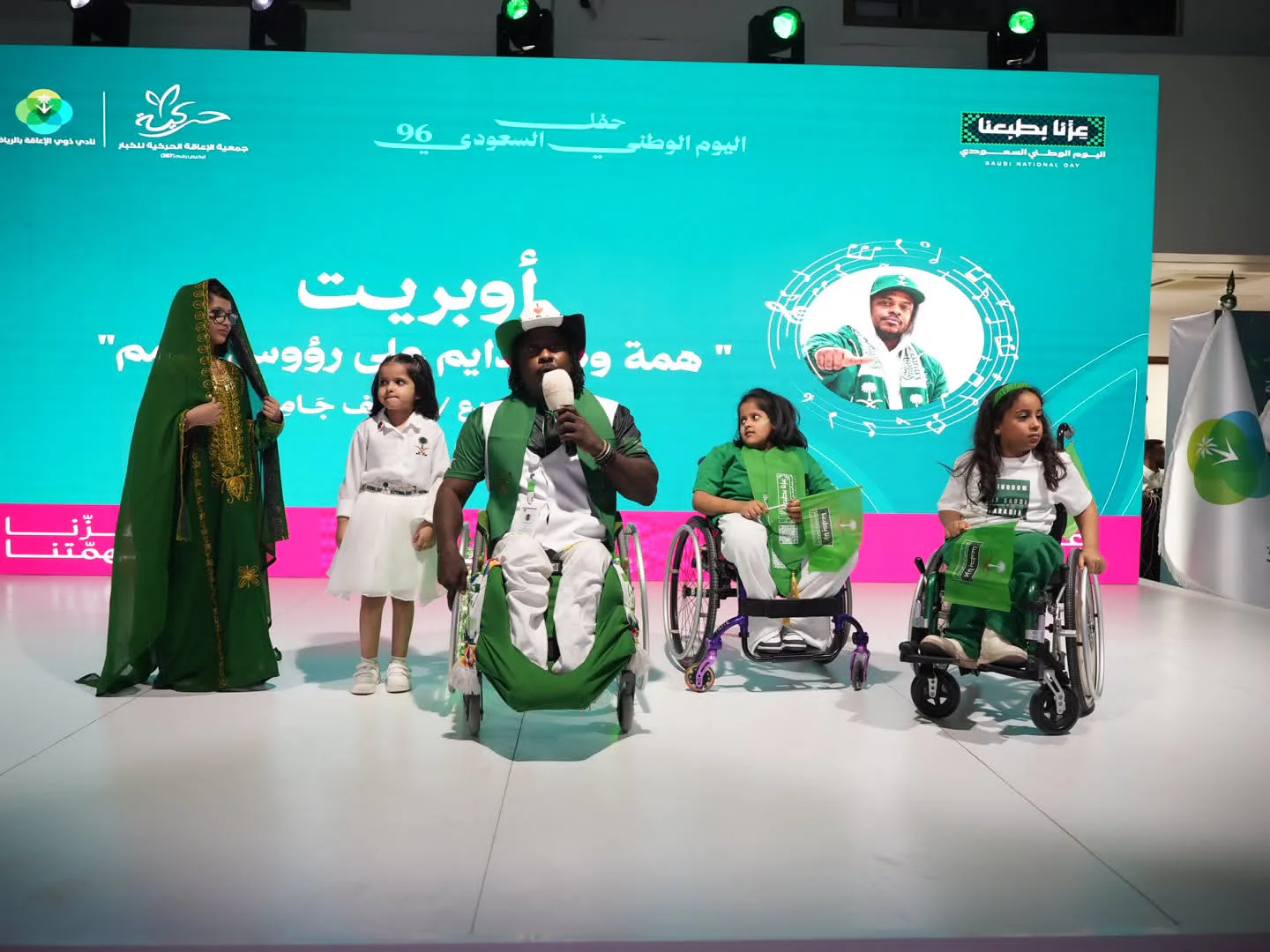 صورة من الألبوم