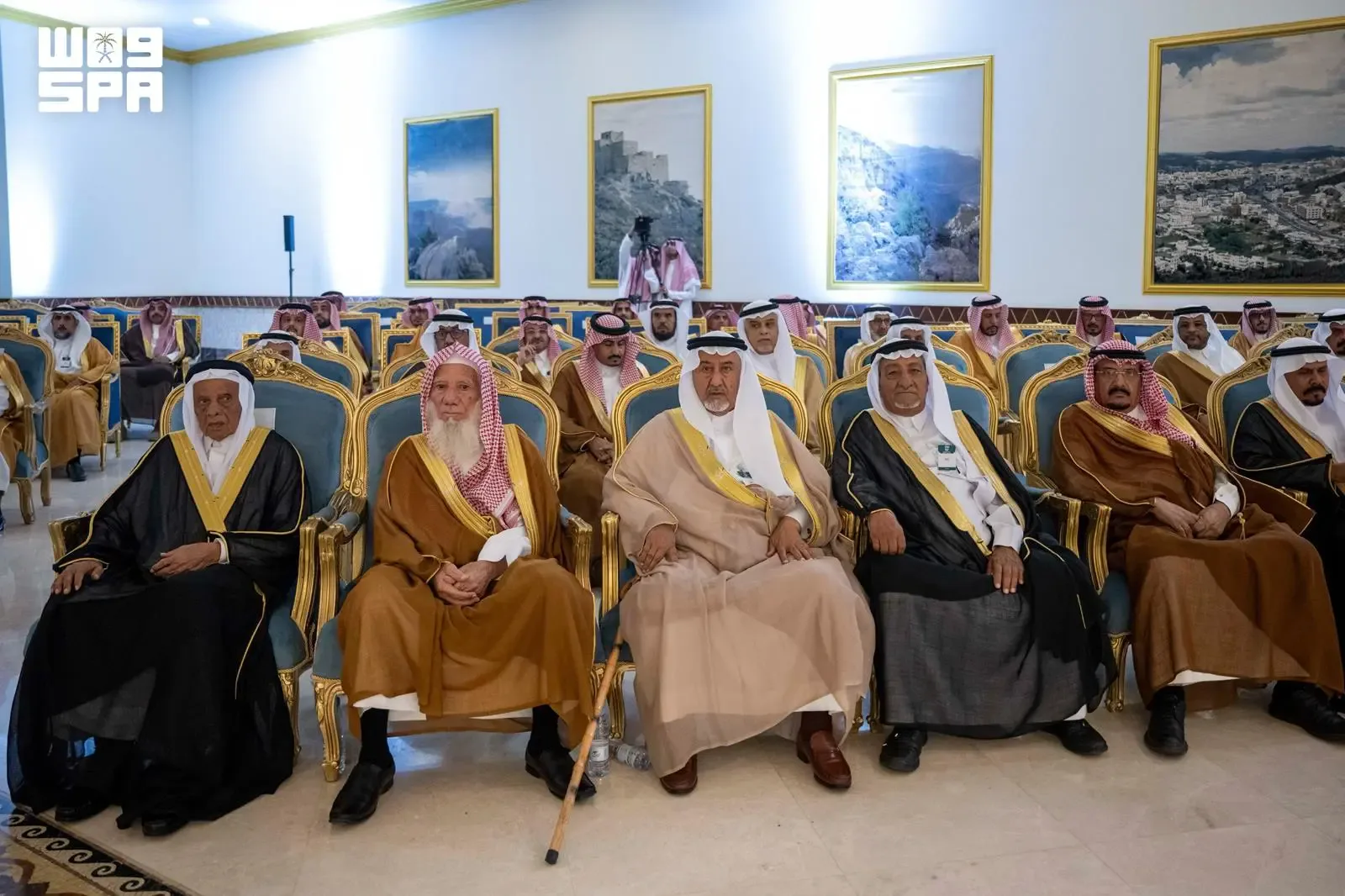 صورة من الألبوم