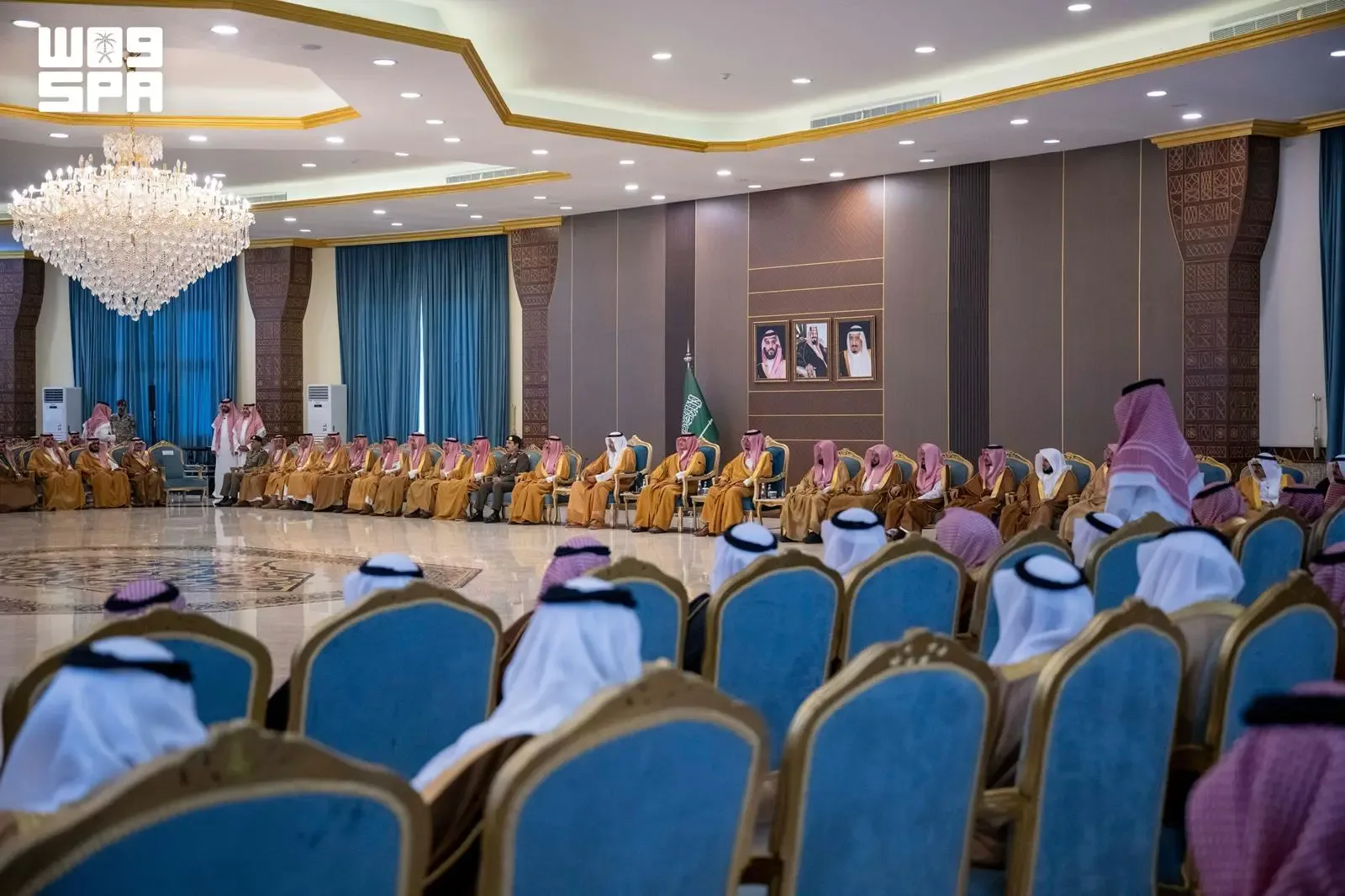 صورة من الألبوم