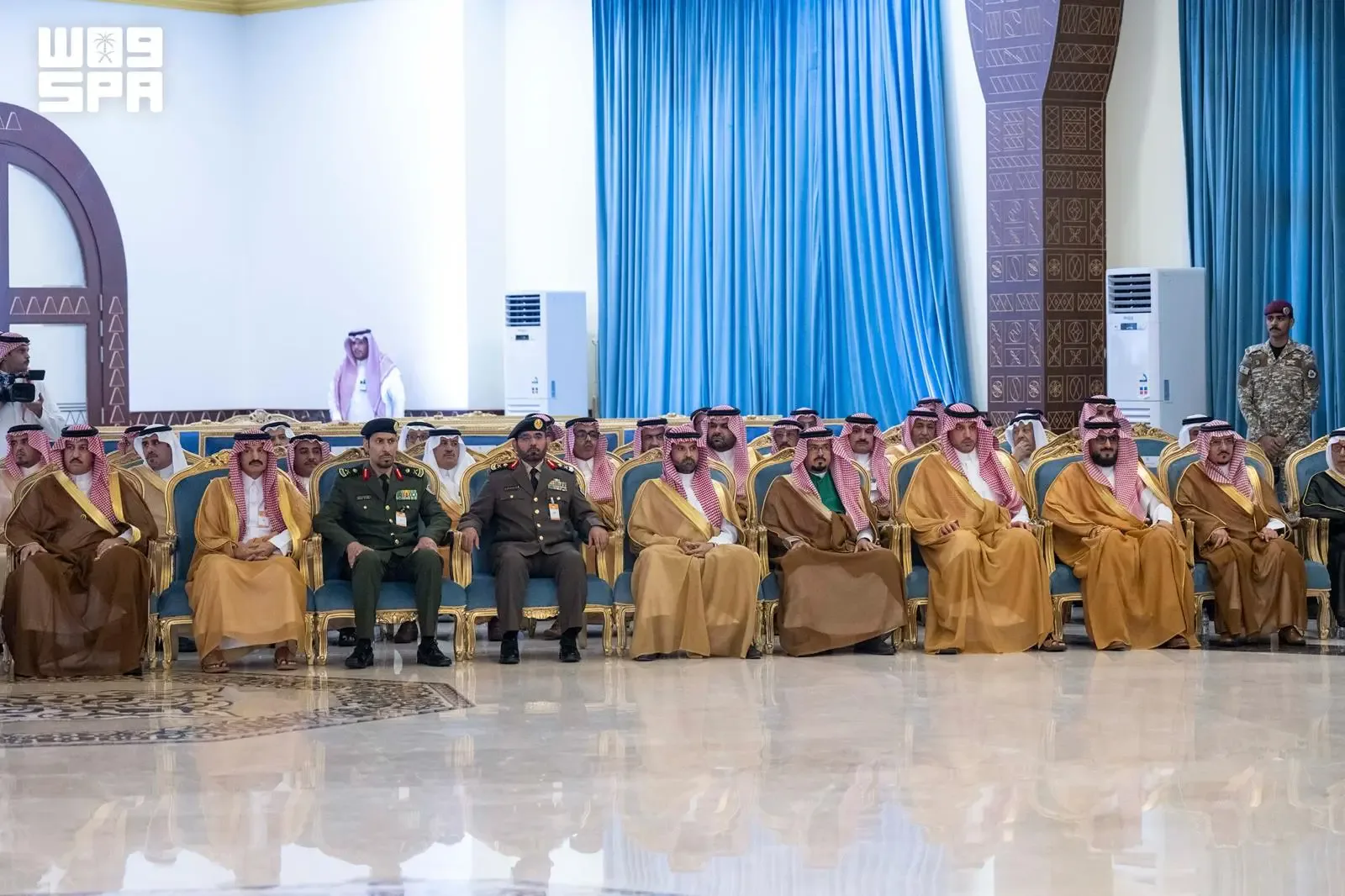 صورة من الألبوم
