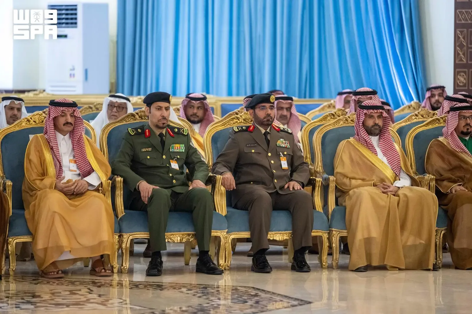 صورة من الألبوم