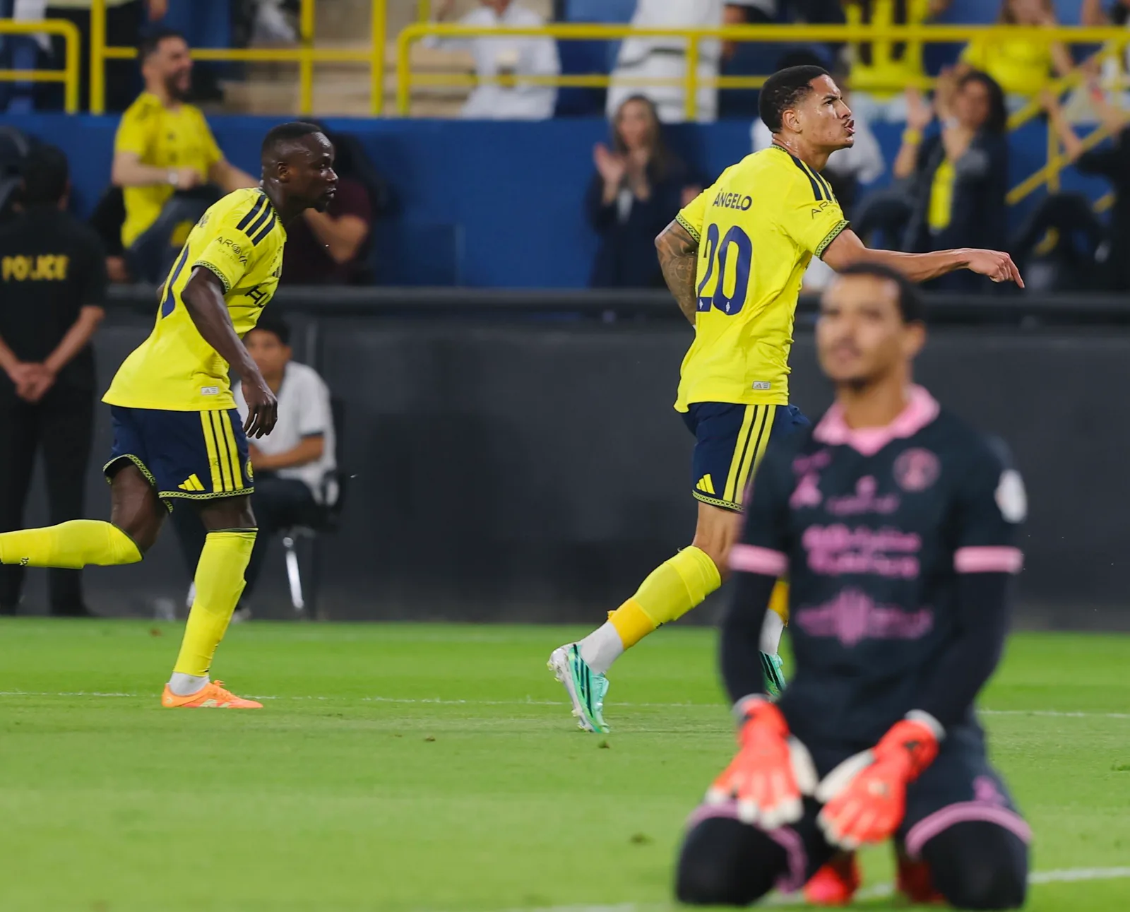 رونالدو يحضر بـ"هاتريك".. النصر يقلب الطاولة أمام الخلود بخماسية ويقفز لوصافة الترتيب