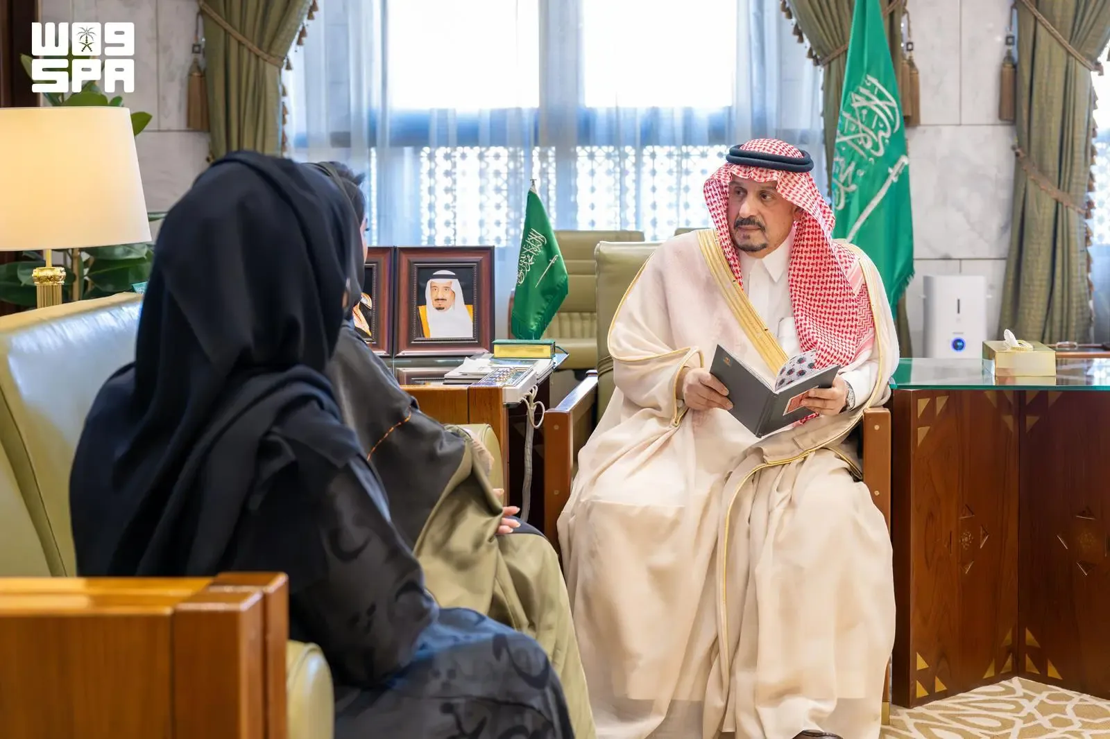 صورة من الألبوم