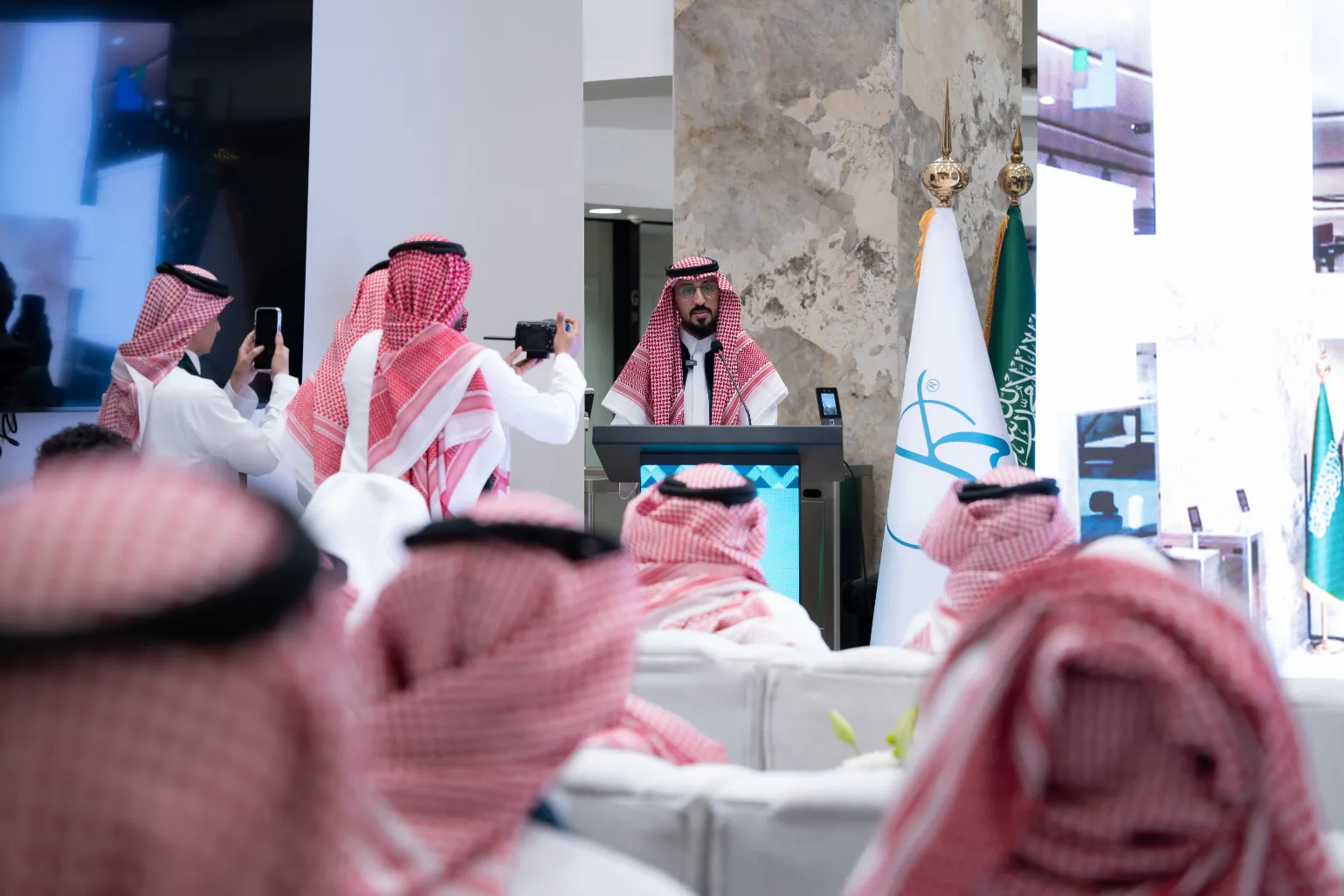 صورة من الألبوم