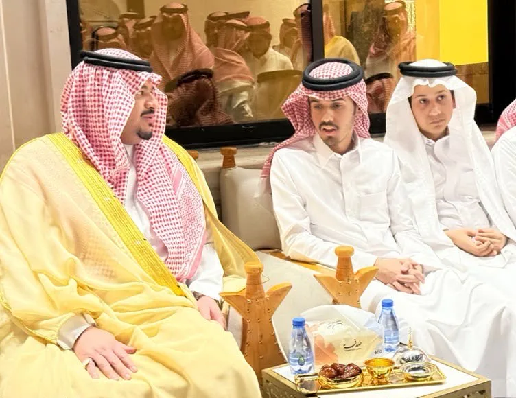 نائب أمير الرياض يواسي أبناء المحامي ماجد الشيباني ويقول لهم: «أنا والدكم»