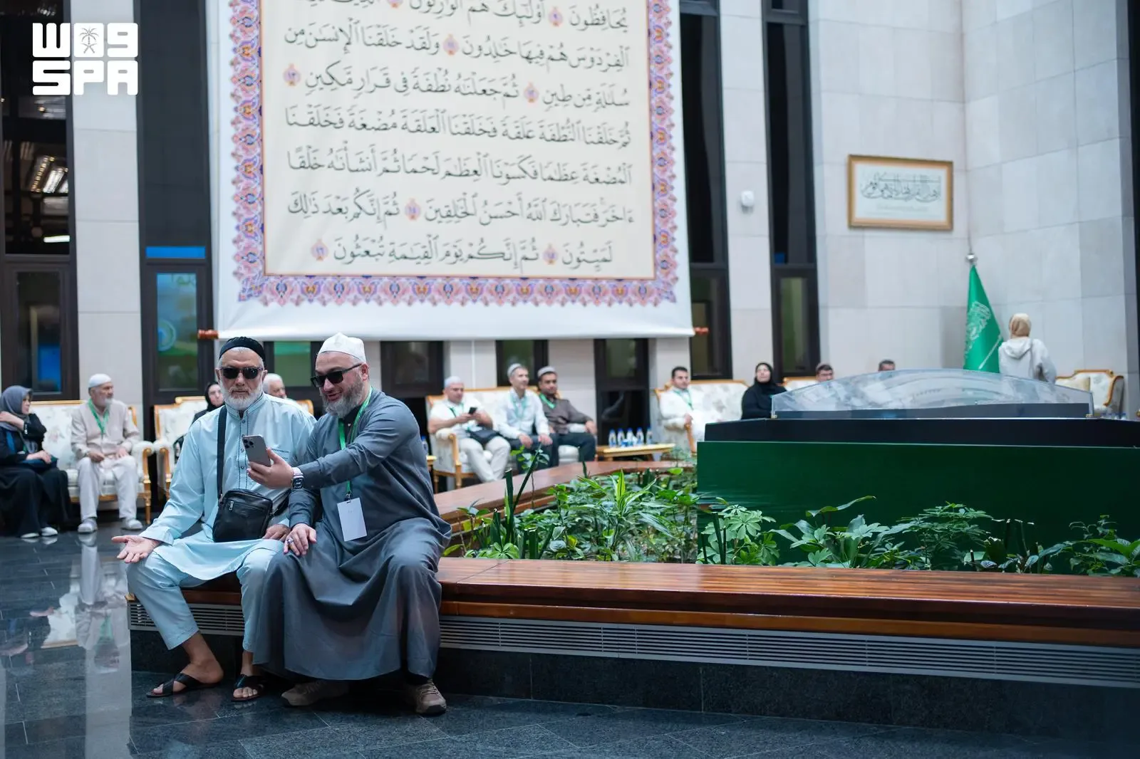 صورة من الألبوم