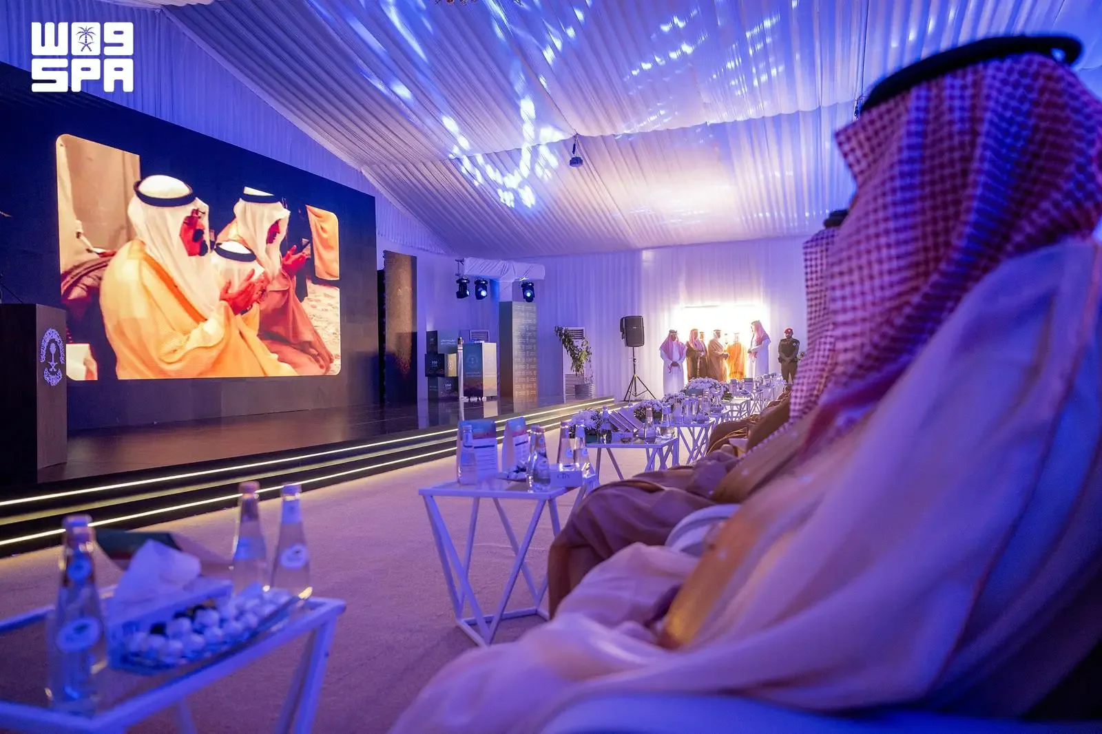 صورة من الألبوم