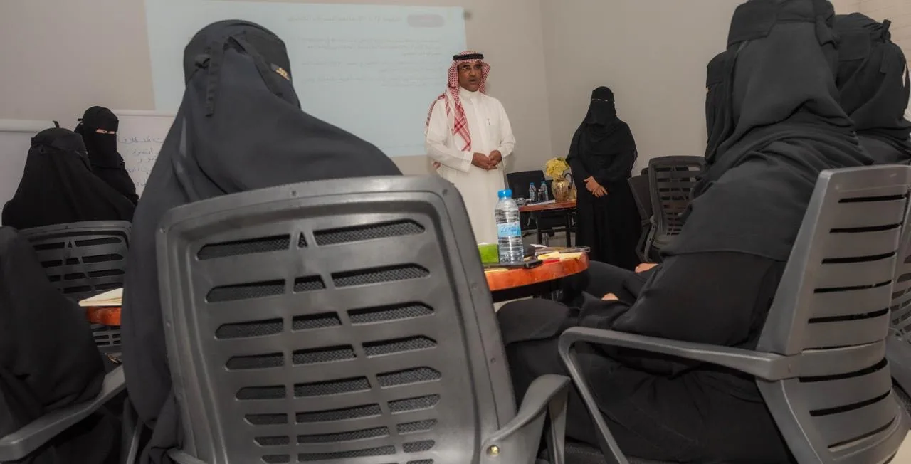 مدير تعليم الطائف يتفقد مشروع تطوير الكفاءات الإدارية للمدارس